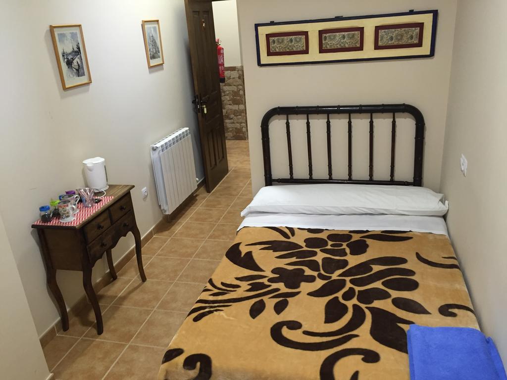לאון Albergue Santo Tomas De Canterbury מראה חיצוני תמונה