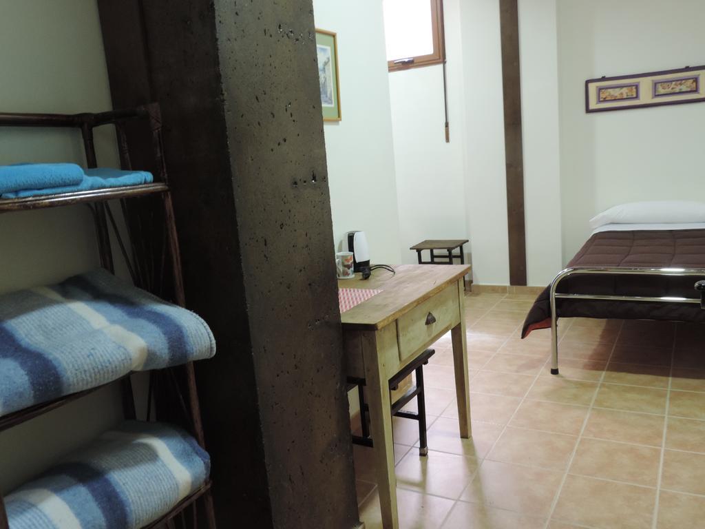 לאון Albergue Santo Tomas De Canterbury מראה חיצוני תמונה